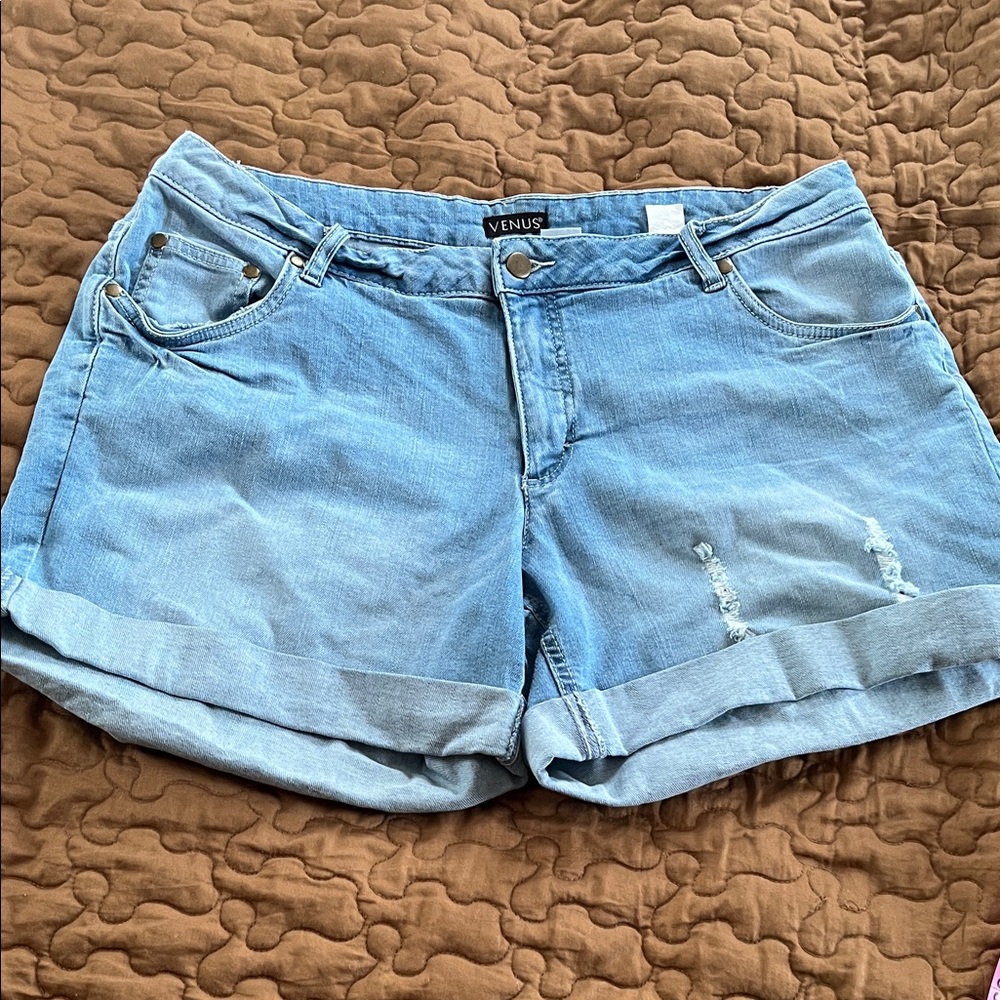 VENUS Classic Light Blue Jean Shorts